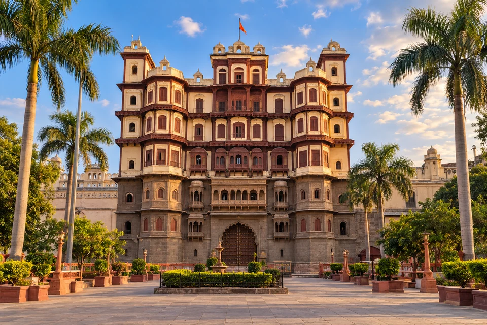 Illustration: Illustrative city view of Rajwada Palace facade in Indore and a clean foreground plaza
